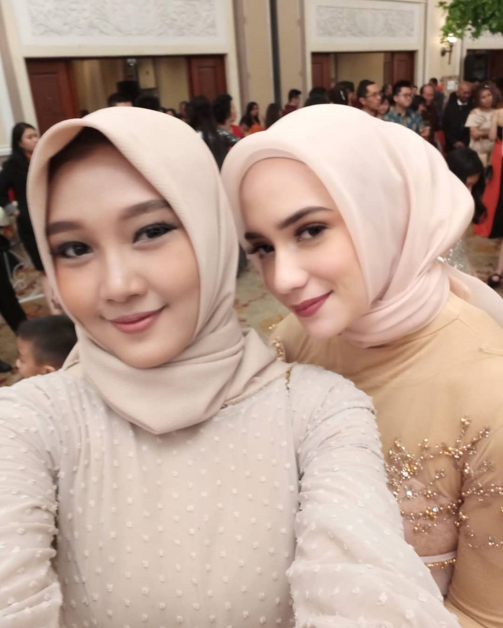 10 Potret Putri Anne dan kakak Arya Saloka, bak saudara kandung