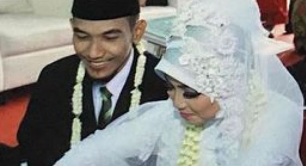 Rayakan anniversary pernikahan, intip 7 potret lawas Mpok Alpa & suami