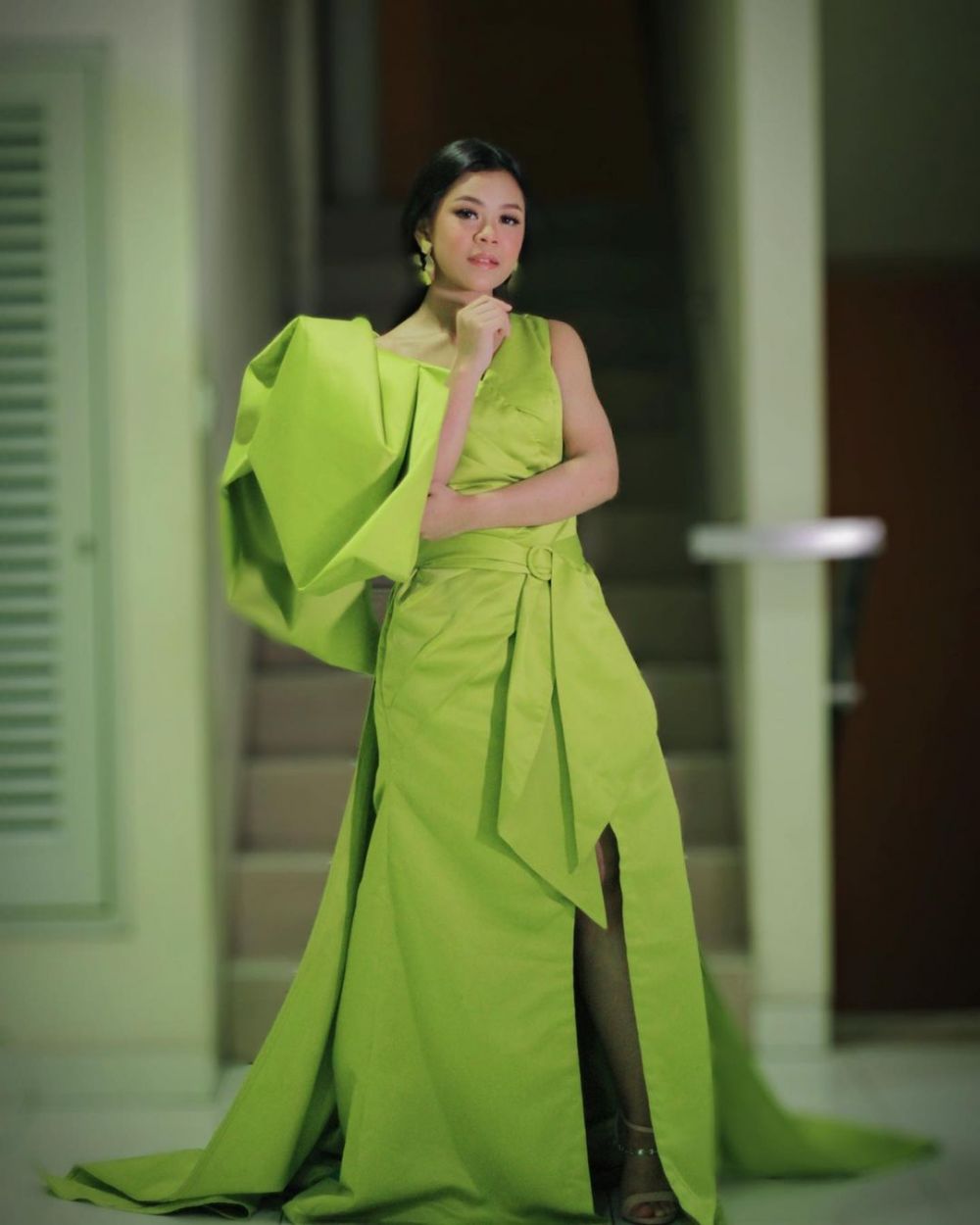 8 Gaya pemotretan Meli LIDA dengan berbagai tema, glamour abis