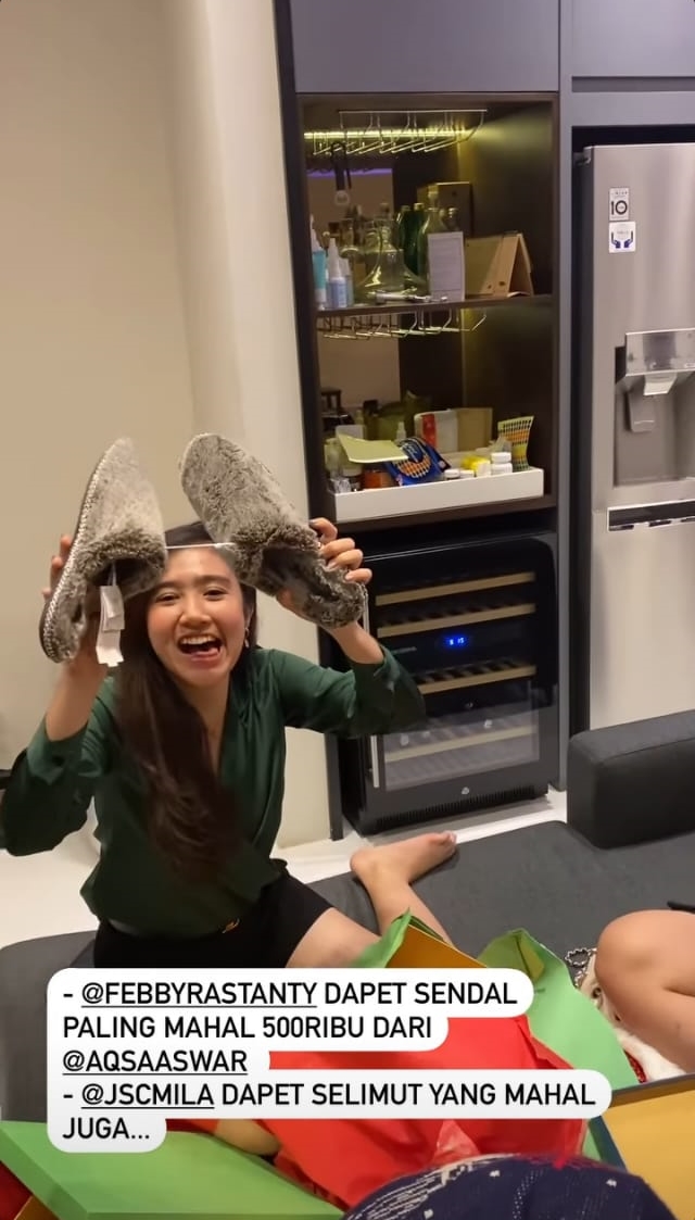 10 Momen kompak Vidi Aldiano bareng geng seleb, seru sampai tukar kado