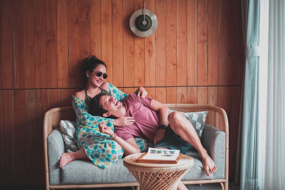 8 Potret babymoon Tengku Dewi Putri & Andrew Andika di Bali, romantis