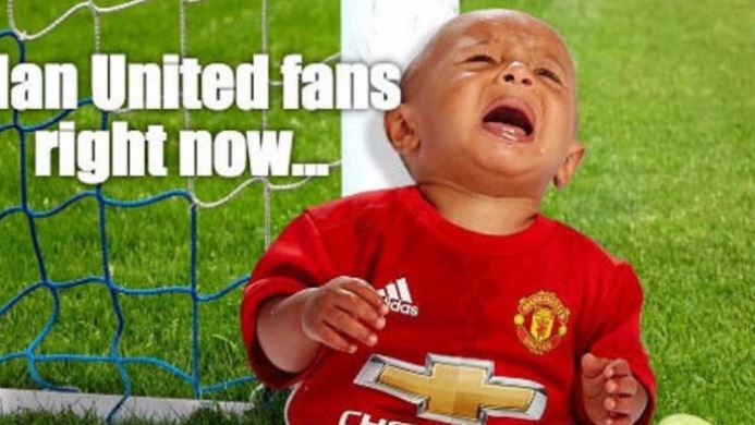 10 Meme lucu sulitnya jadi fans Manchester United, bikin ketawa jahat