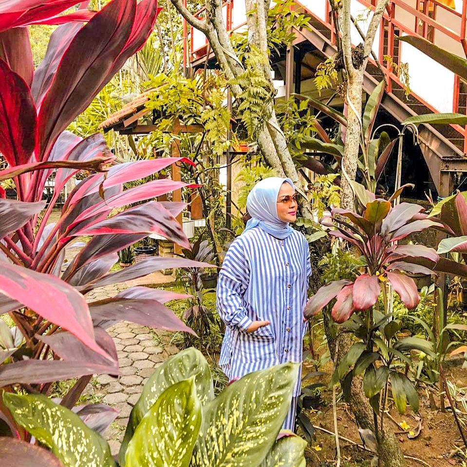 8 Potret rumah mama Rachel Vennya, penuh dengan tanaman