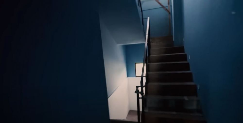 10 Penampakan rumah Adipati Dolken, empat lantai berkonsep megah