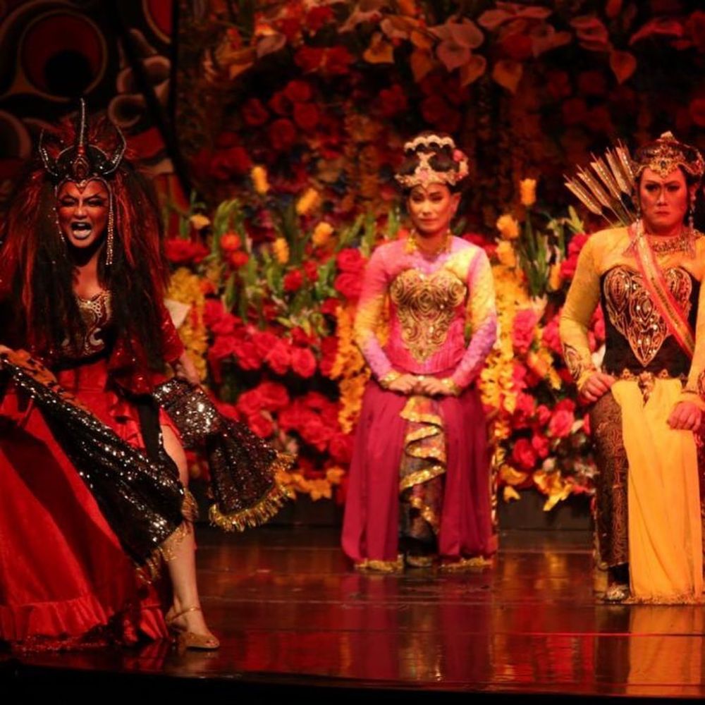 10 Penampilan Cornelia Agatha saat main teater ini manglingi