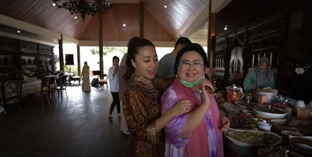 10 Potret vila ibu mertua Nikita Willy di Puncak, penuh barang antik