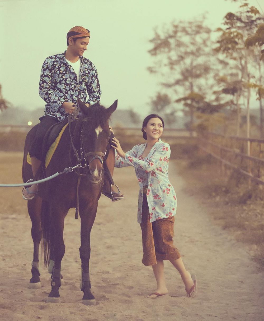 Pemotretan prewedding 10 seleb dengan hewan, curi perhatian