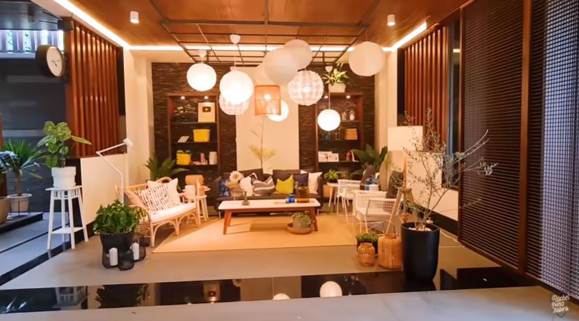 10 Penampakan review room Rachel Vennya, terdapat dua spot foto