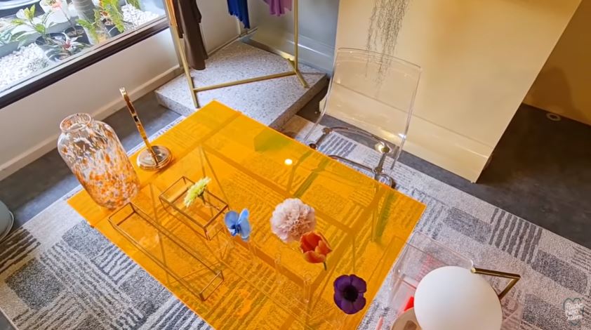 10 Penampakan review room Rachel Vennya, terdapat dua spot foto