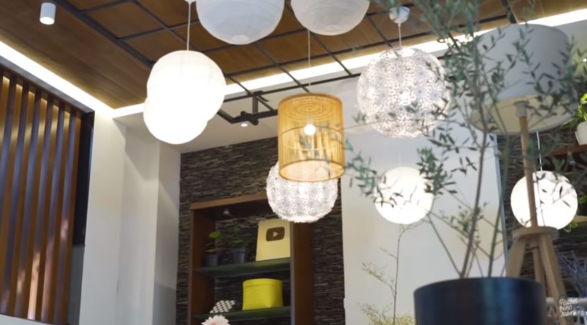 10 Penampakan review room Rachel Vennya, terdapat dua spot foto