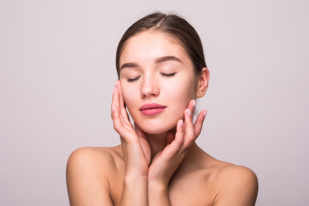 5 Rangkaian skincare yang dapat membuat kulit lembap dan cerah