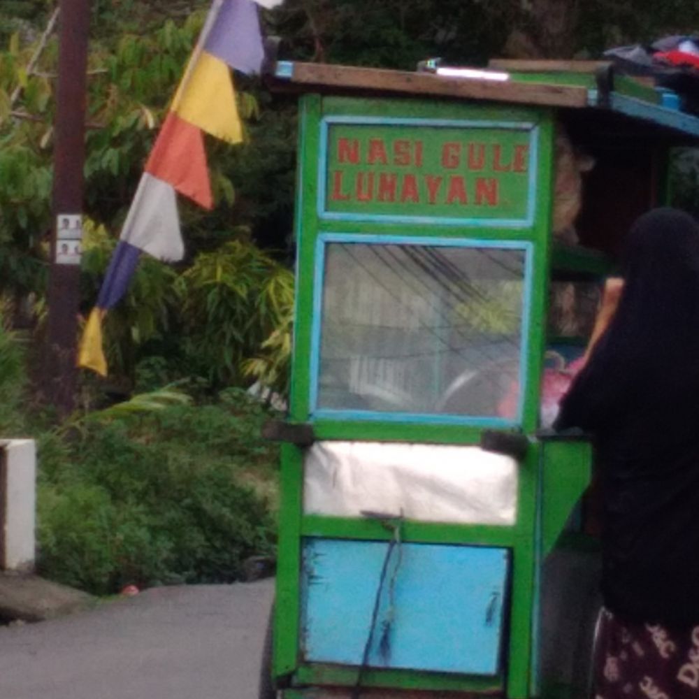 17 Tulisan lucu di gerobak dorong pedagang makanan ini bikin mikir