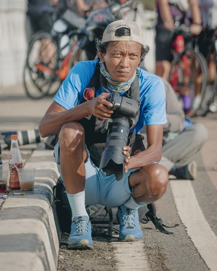 Cerita fotografer raup untung dari pesepeda di Jembatan Kuningan