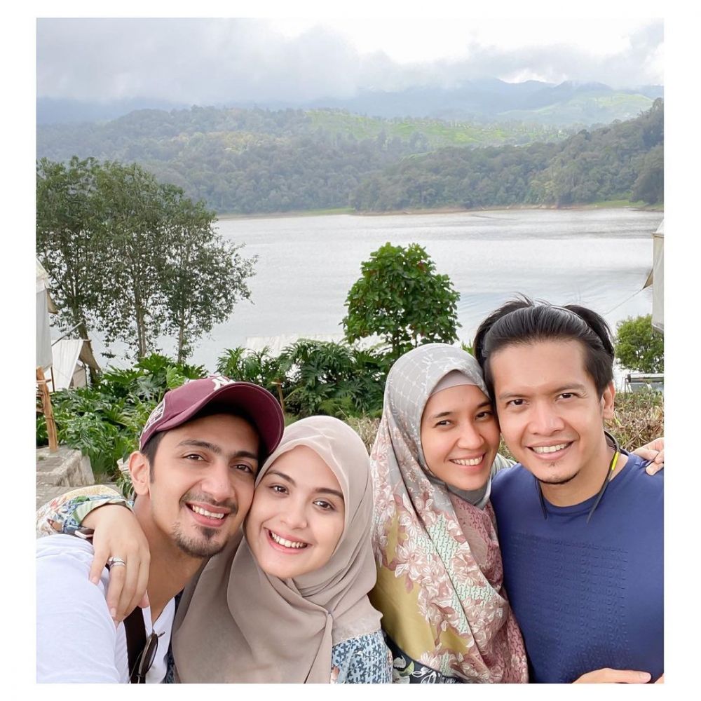 10 Momen seleb lakukan double date, Ayu Ting Ting bareng adiknya