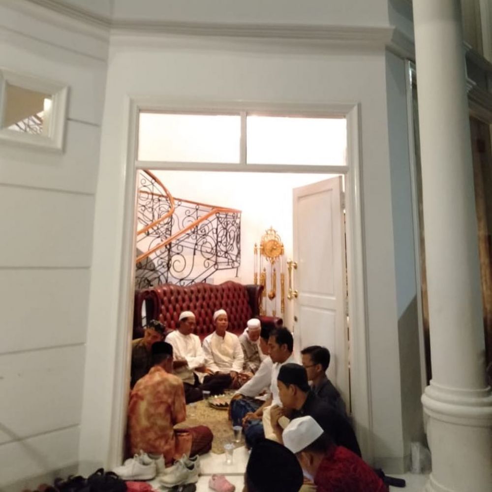 10 Potret rumah Nia Daniaty, mewah bergaya klasik