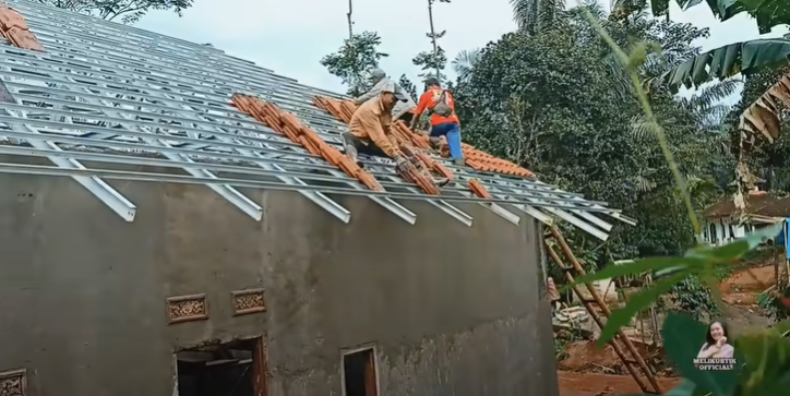 Meli LIDA renovasi rumah panggung di kampung, begini penampakannya