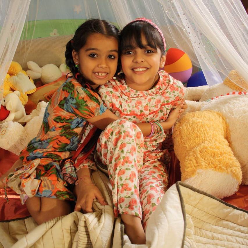 10 Potret lawas pemain Uttaran saat syuting, seru abis