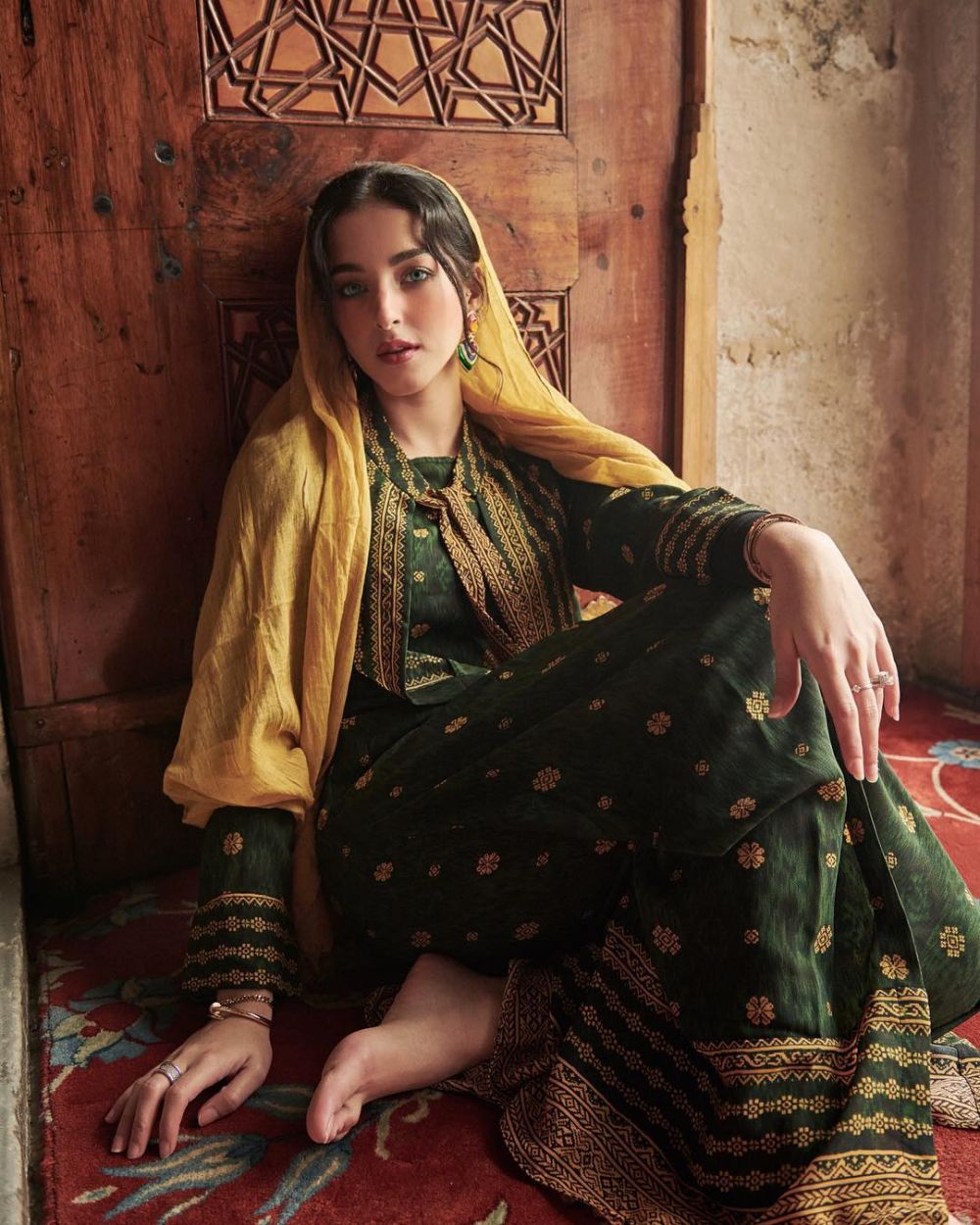 Gaya pemotretan 7 seleb dengan Arabian style, bikin pangling