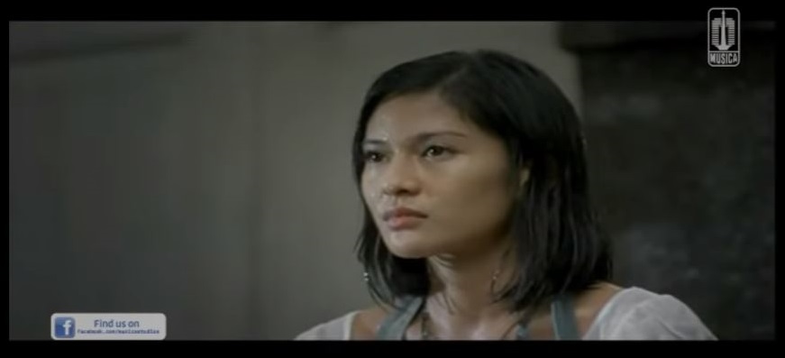 10 Potret Dian Sastro saat jadi model video klip, gayanya jadul