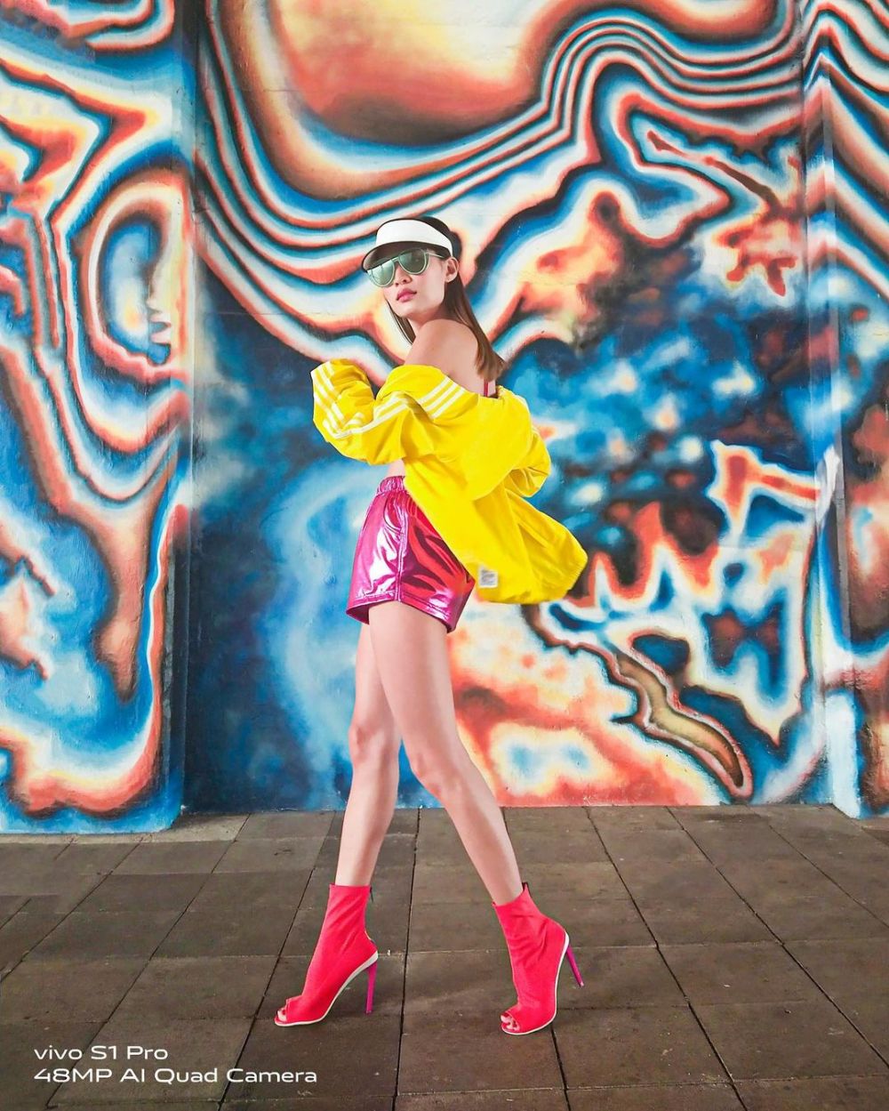 10 Gaya pemotretan Patricia Gouw berbagai tema, ada sambil climbing