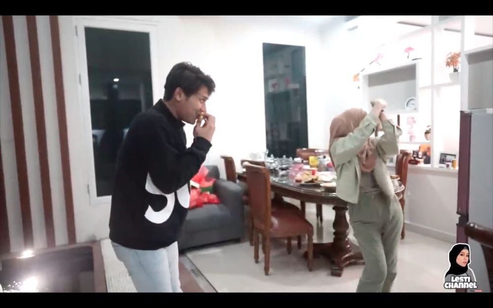 Resmi pacaran, ini 8 momen Lesty Kejora dan Rizky Billar masak bareng