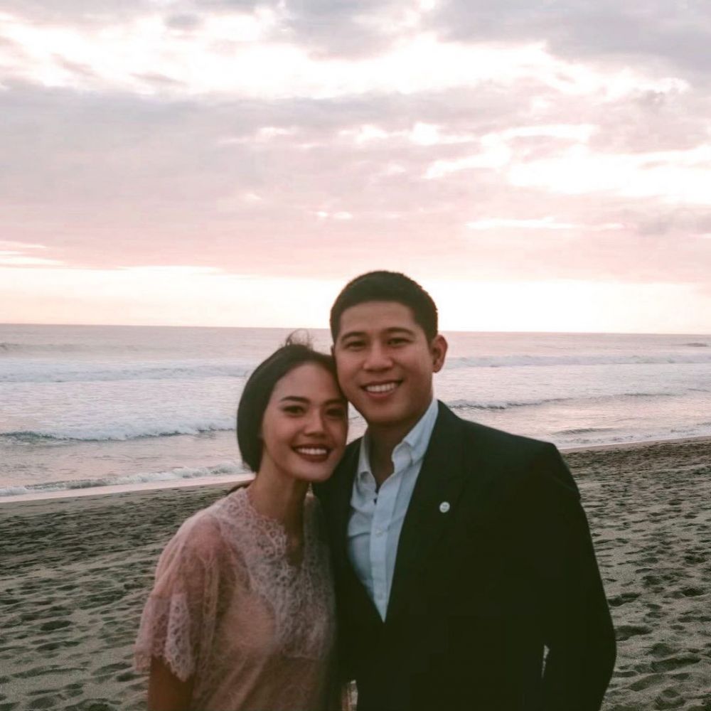 15 Potret mesra Della Dartyan dan Nino RAN, mulai go public