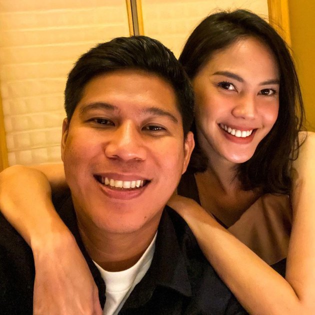 15 Potret mesra Della Dartyan dan Nino RAN, mulai go public