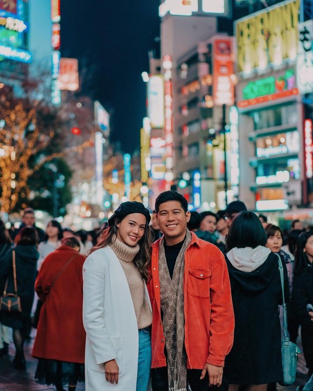 15 Potret mesra Della Dartyan dan Nino RAN, mulai go public