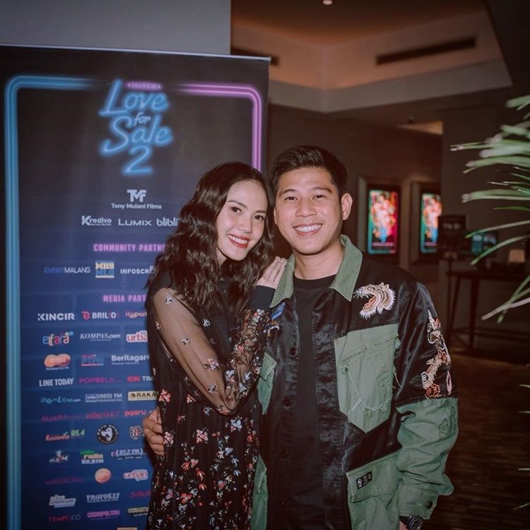 15 Potret mesra Della Dartyan dan Nino RAN, mulai go public