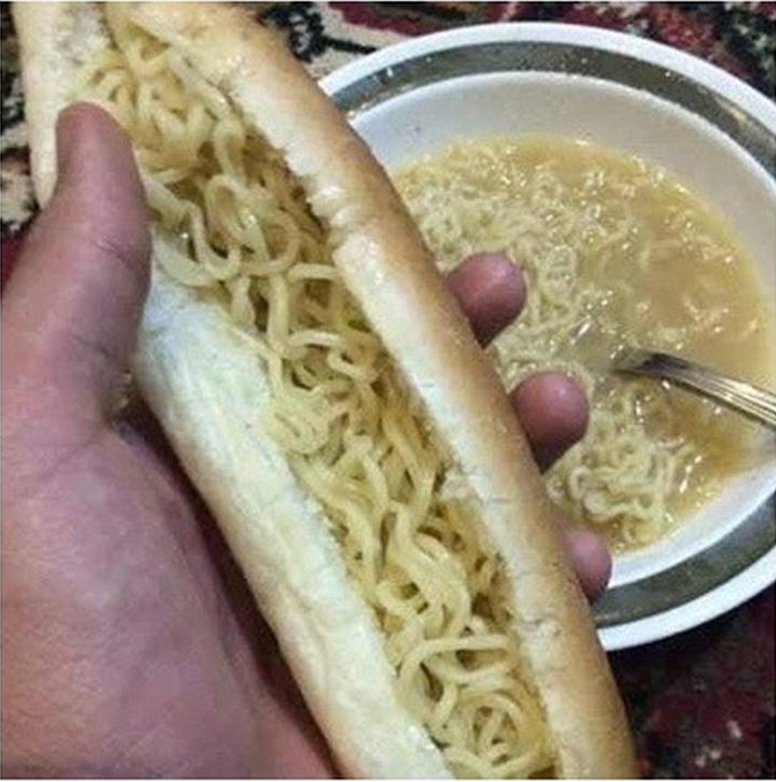 14 Cara unik orang saat makan olahan mi instan ini bikin geleng kepala