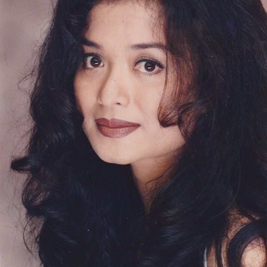 10 Potret lawas Betharia Sonata, gayanya hits pada masanya