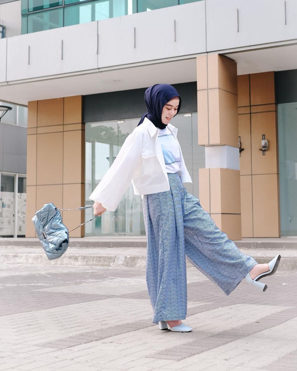 Makin stylish, ini 10 gaya simpel OOTD Lesty Kejora