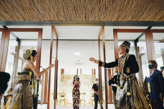 Bocoran dua lokasi bulan madu Adipati Dolken & Canti Tachril