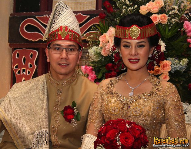 Potret lawas 10 presenter saat menikah, Uya Kuya manglingi banget