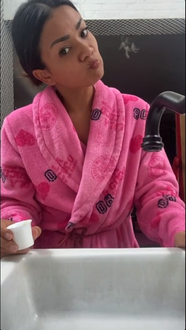 12 Potret aktivitas Nirina Zubir berjuang sembuh dari Covid-19