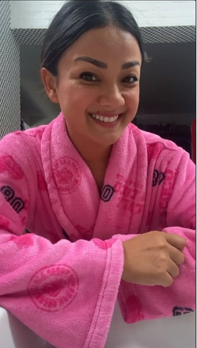 12 Potret aktivitas Nirina Zubir berjuang sembuh dari Covid-19