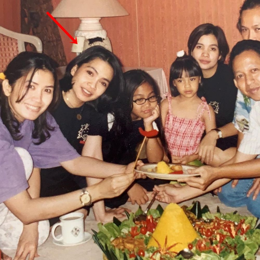 10 Gaya stylish Rieta Amilia saat masih muda ini curi perhatian