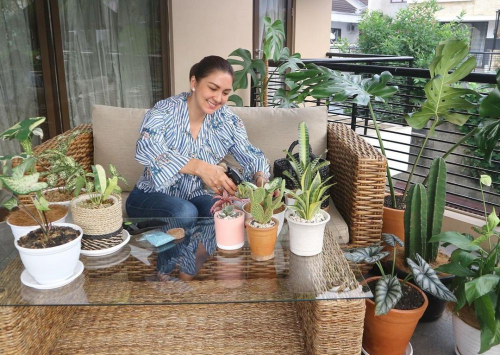 10 Potret rumah Donna Agnesia, dapurnya kece usai direnovasi