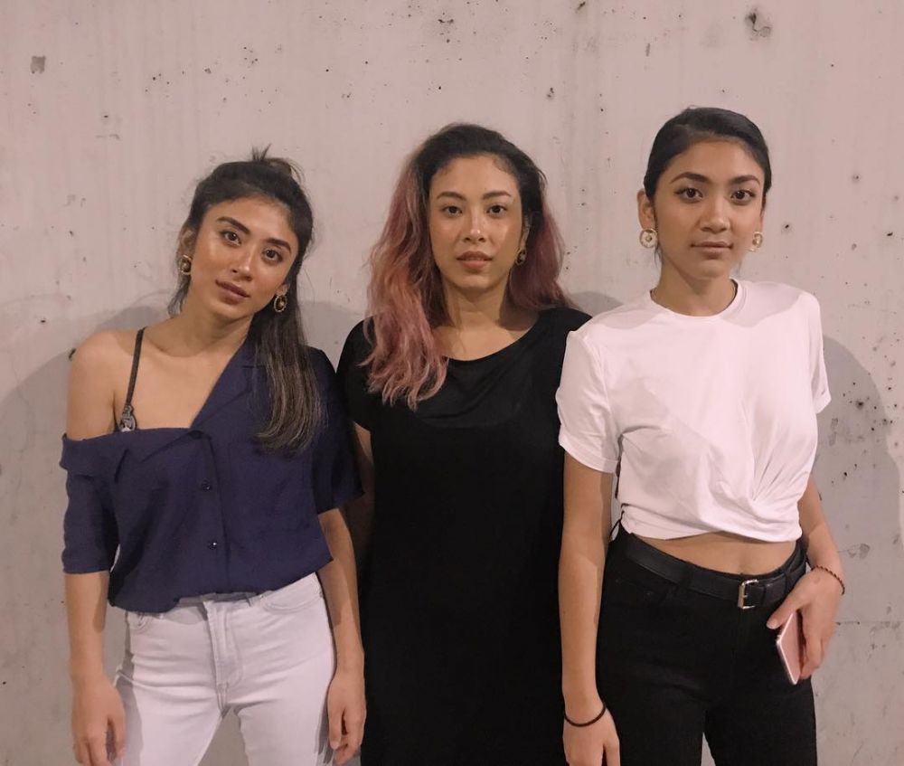 10 Potret kedekatan Canti Tachril dan kedua kakaknya, sibling goals