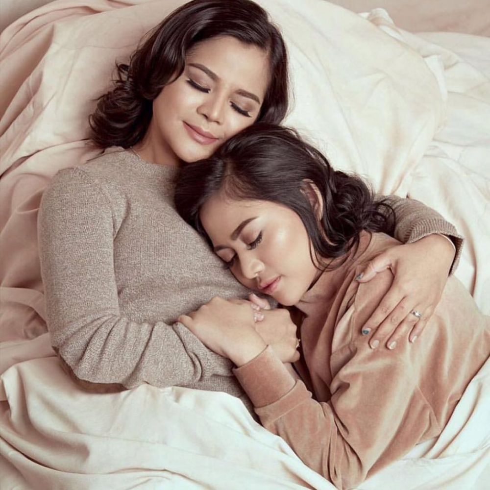 10 Potret kebersamaan Rachel Vennya dan ibu, kompak & stylish