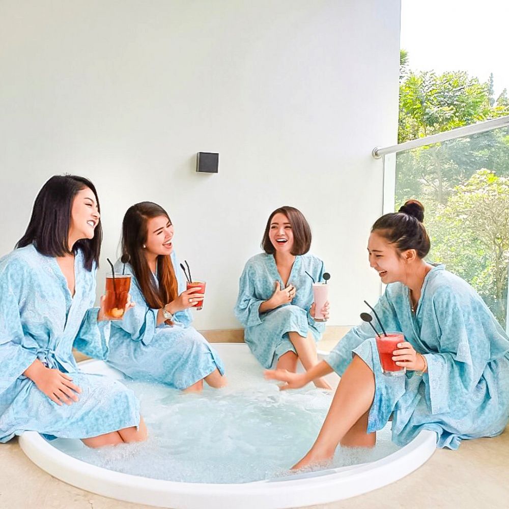 9 Potret persahabatan Wika Salim dan Jenita Janet, bak saudara kandung