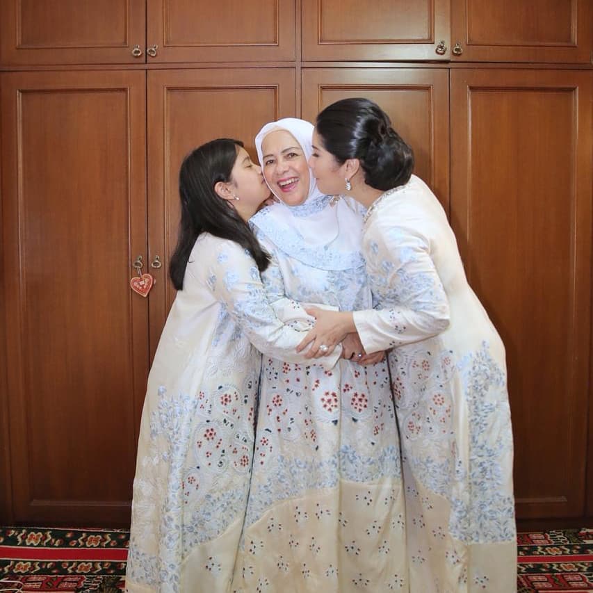 10 Momen kebersamaan Annisa Pohan bareng ibunda, bak kakak adik