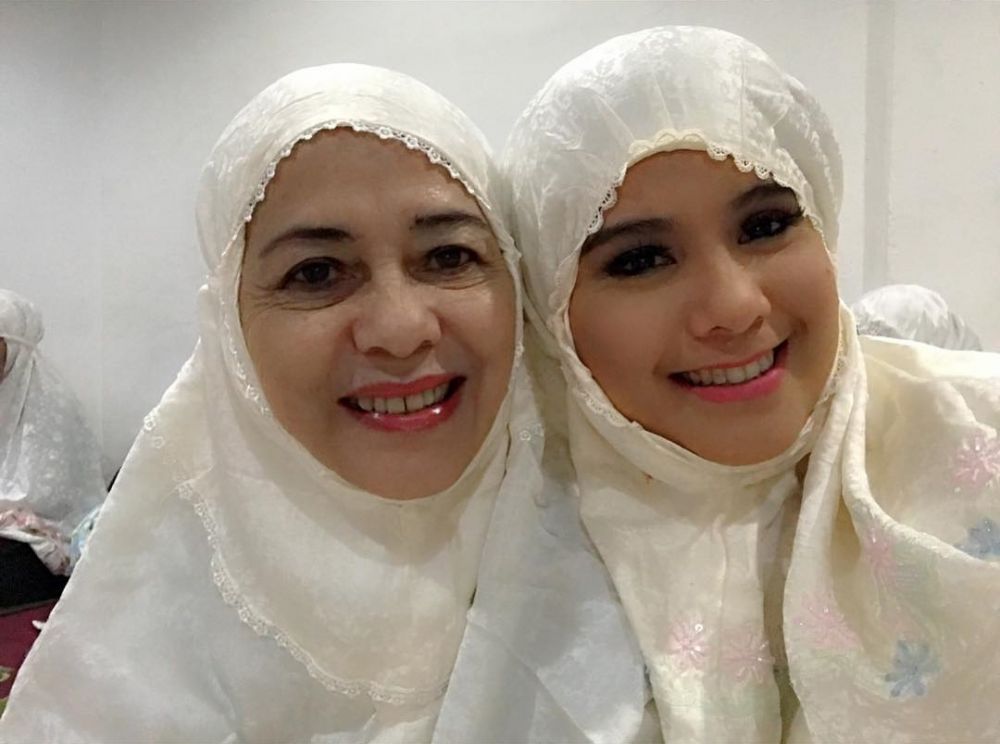 10 Momen kebersamaan Annisa Pohan bareng ibunda, bak kakak adik