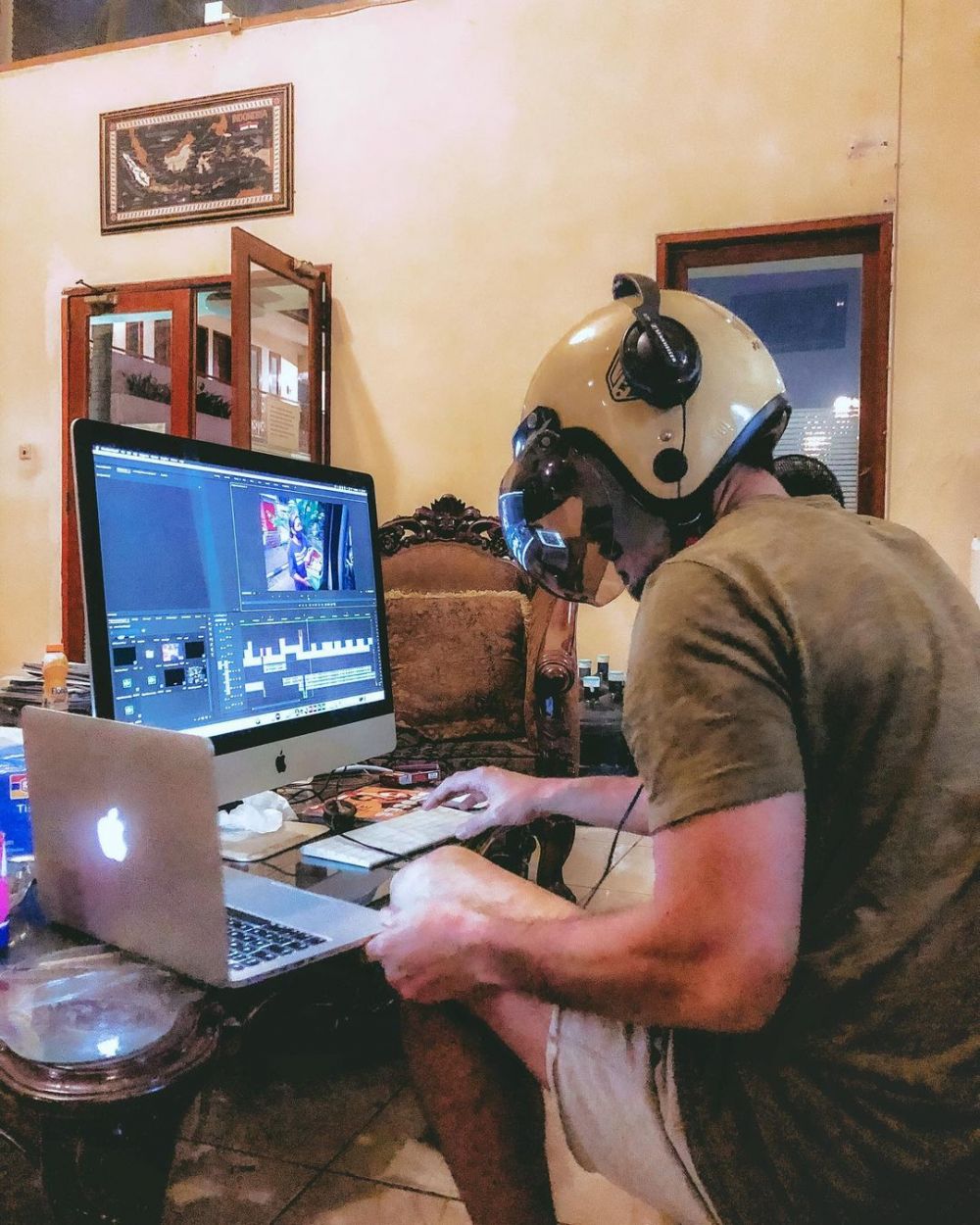 10 Penampakan rumah Denny Sumargo, gabung dengan bangunan kos