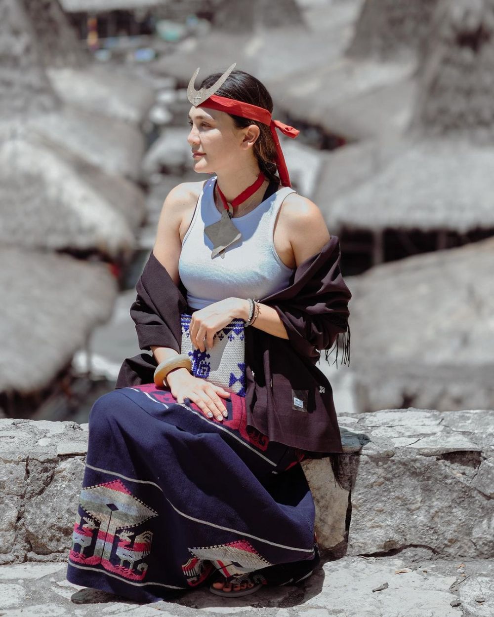 Pesona 10 seleb blasteran cantik pakai baju adat, anggun menawan