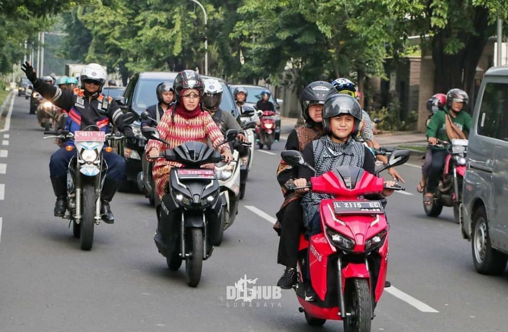 10 Aksi heroik Tri Rismaharini saat masih pimpin Surabaya, ngangenin