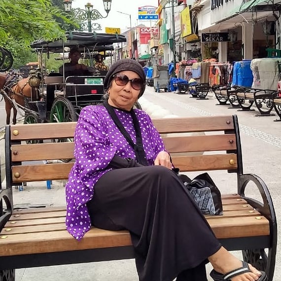 Potret dulu dan kini 5 seleb langganan peran pembantu di sinetron