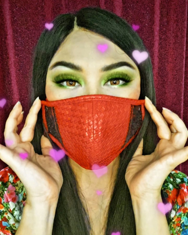 7 Potret Titi DJ pakai face shield dan masker, gayanya nyentrik abis