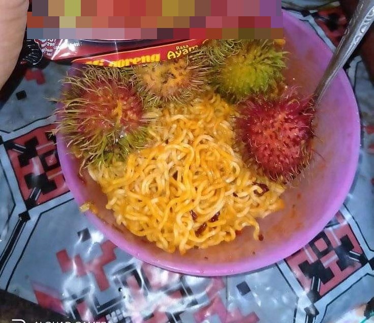 10 Cara orang makan buah ini malah bikin dahi berkerut