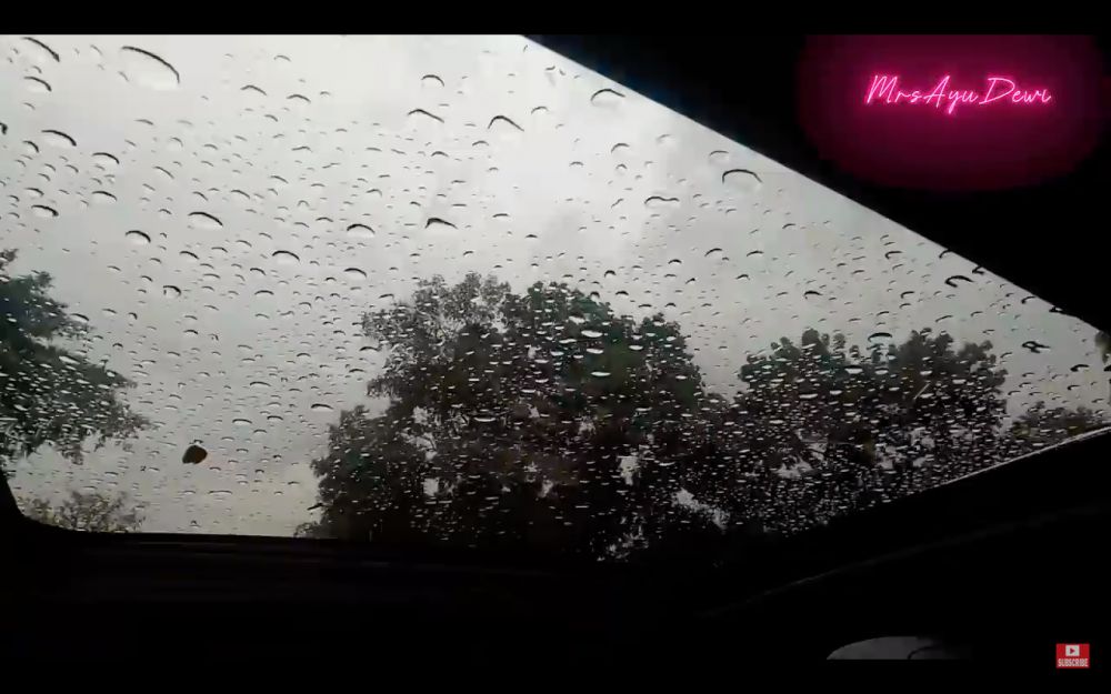 8 Penampakan mobil canggih Luna Maya, fiturnya bikin melongo